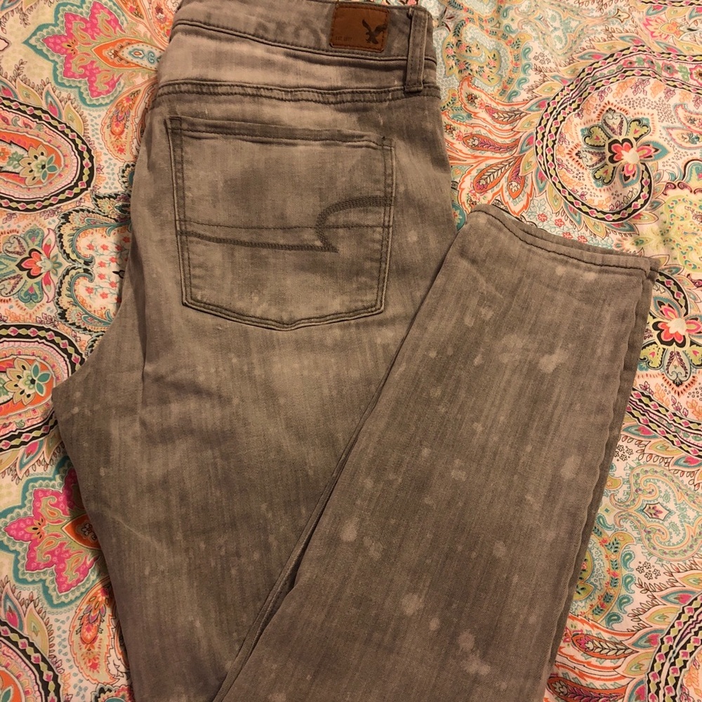 American Eagle gray acid wash hi-rise jeggings.